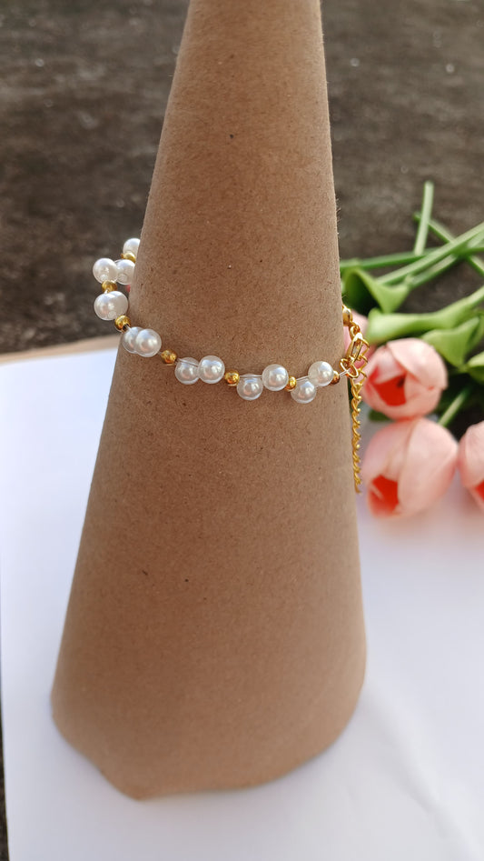 Classic Pearl & Gold Bead Bracelet – Adjustable Handmade Elegance
